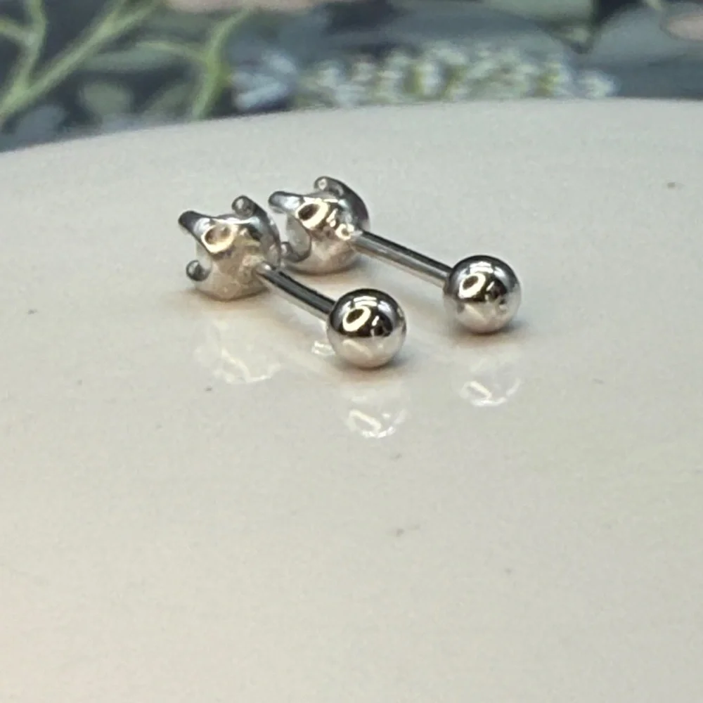 ⭐️🌸Sterling silver 20g 3mm pearl silver screw back earrings nwot - Picture 4 of 9
